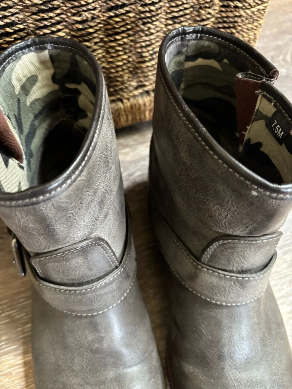 Shi by Journeys ankle boots gray size 7.5